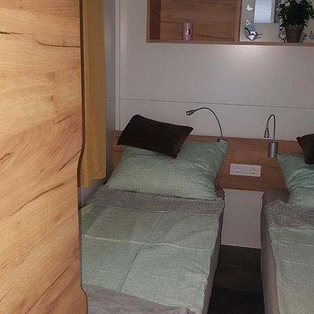 Mobile Home Pearl Of Murter Jezera Bagian luar foto