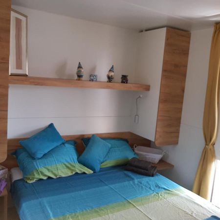 Mobile Home Pearl Of Murter Jezera Bagian luar foto