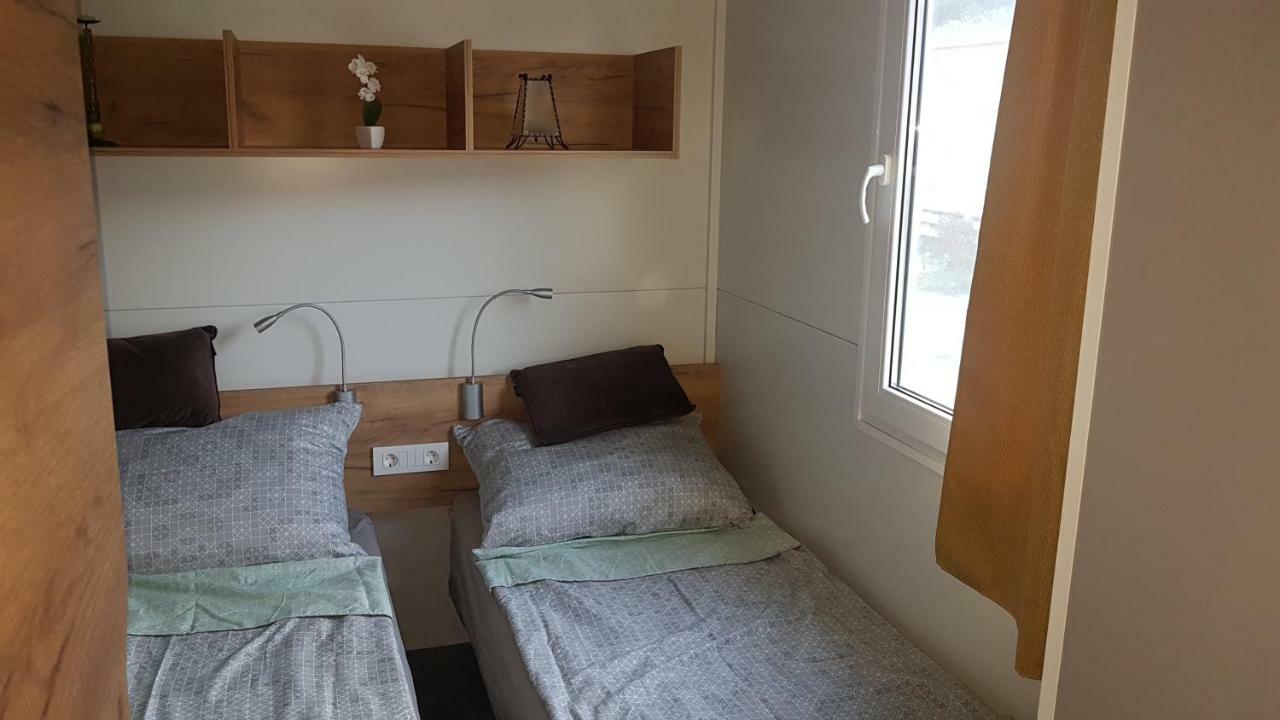 Mobile Home Pearl Of Murter Jezera Bagian luar foto